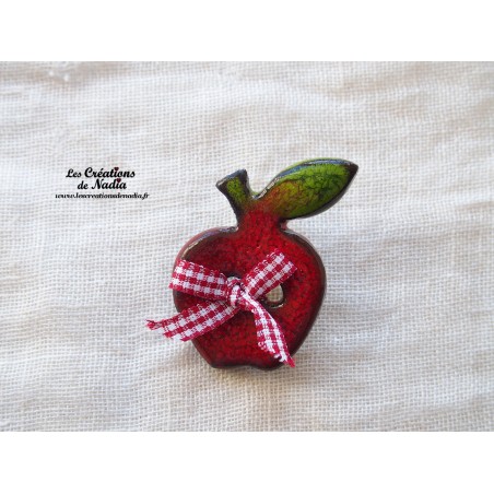 Pin's pomme couleur rouge piment