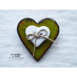 Broche coeur en céramique couleur vert mousse