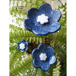 Poppies fleurs en céramique pour les jardinières, série de trois fleurs couleur bleu outremer et blanc